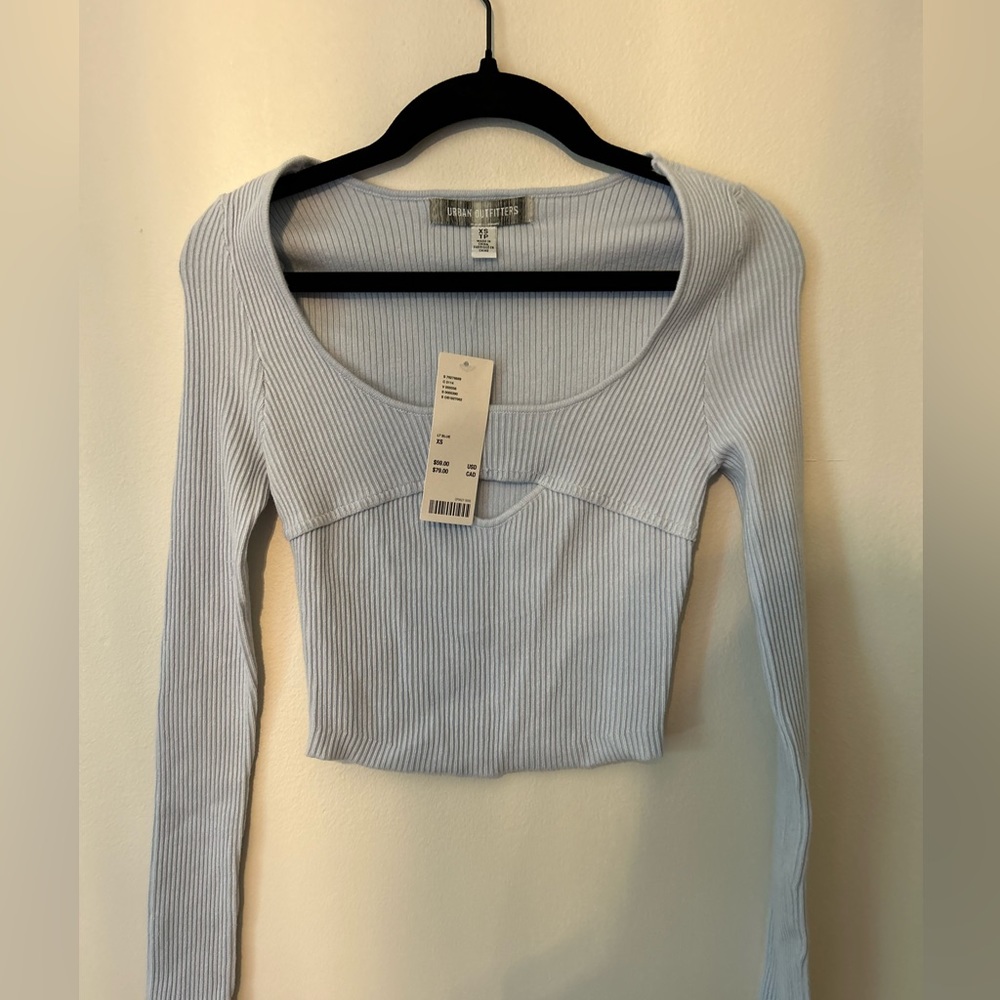 Urban outfitters lone sleeve. Never worn. Fits to body type nicely.